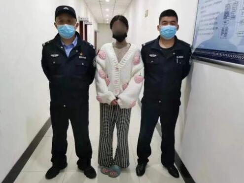 黄某（女，28岁），在淄博一超市内当场被抓！