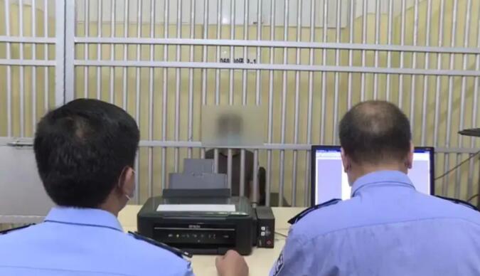 刑拘！房某（男，28岁）在淄博一小区内被抓